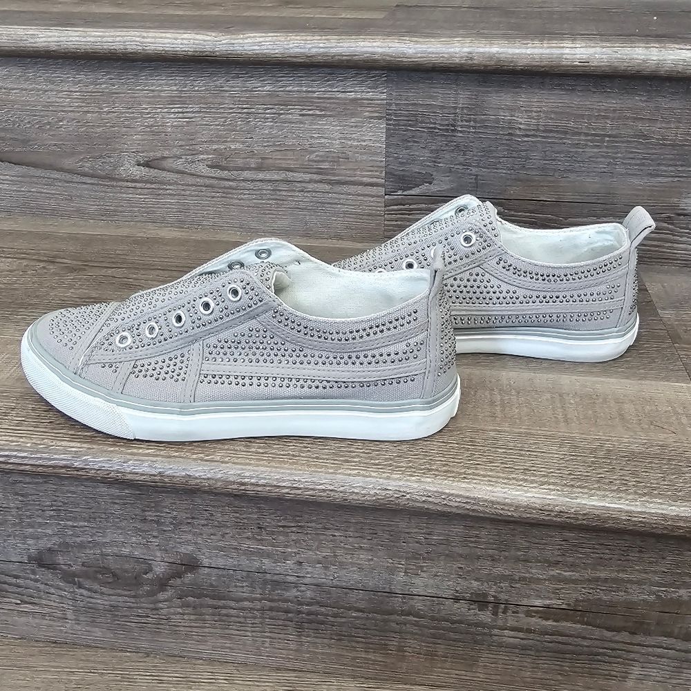Women's TRUE RELIGION Slip On Sneakers Aubrie Gray w Silver Studs No Lace Size 9